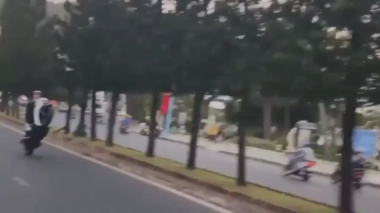 Clip nam thanh niên bốc đầu xe trên đường phố Vũng Tàu.