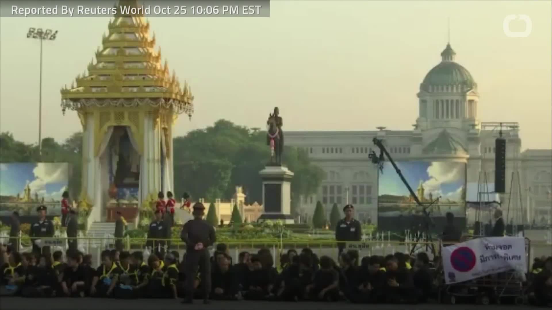 Người dân Thái Lan đau buồn tiễn đưa Quốc vương Bhumibol Adulyadej