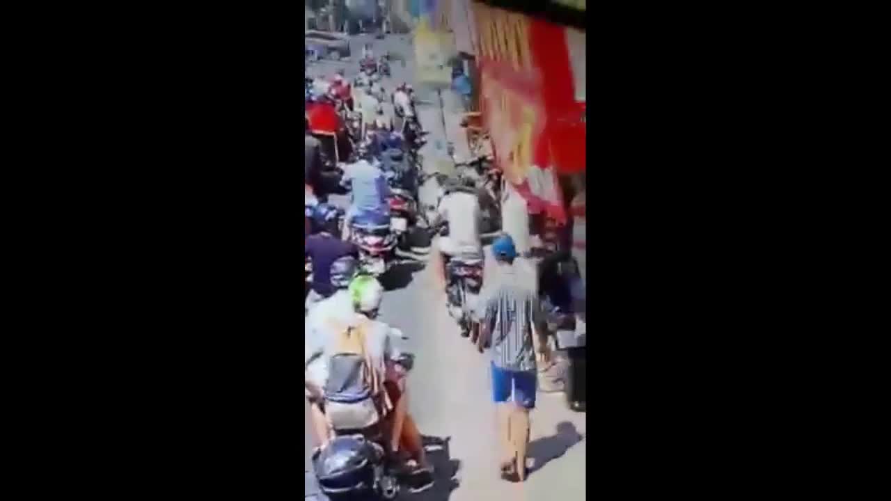 Clip: Truy tìm nam thanh niên thản nhiên trộm xe giữa phố Sài Gòn