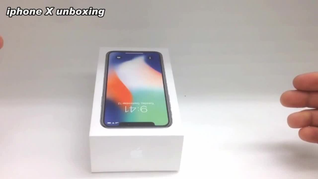 Mở hộp iPhone X đầu tiên trên thế giới