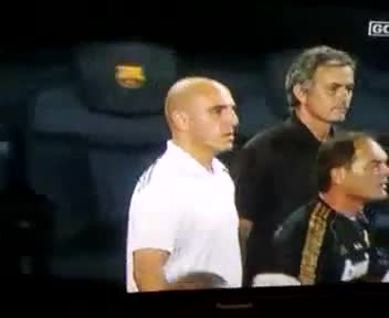 Clip: Mourinho móc mắt cố trợ lý Tito Vilanova 