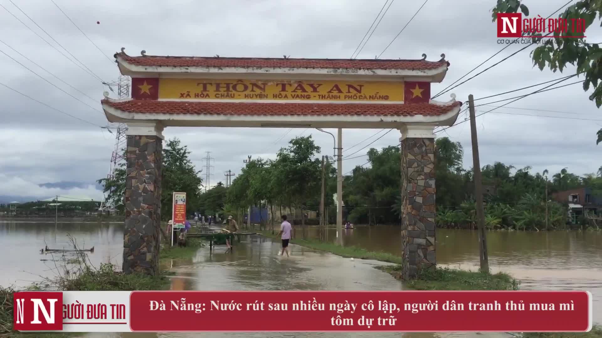 Đà Nẵng: Nước rút sau nhiều ngày cô lập, người dân dọn nhà ổn định cuộc sống