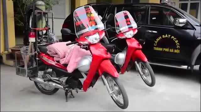 Clip: Cận cảnh xe chữa cháy siêu nhỏ, lần đầu xuất hiện ở Hà Nội