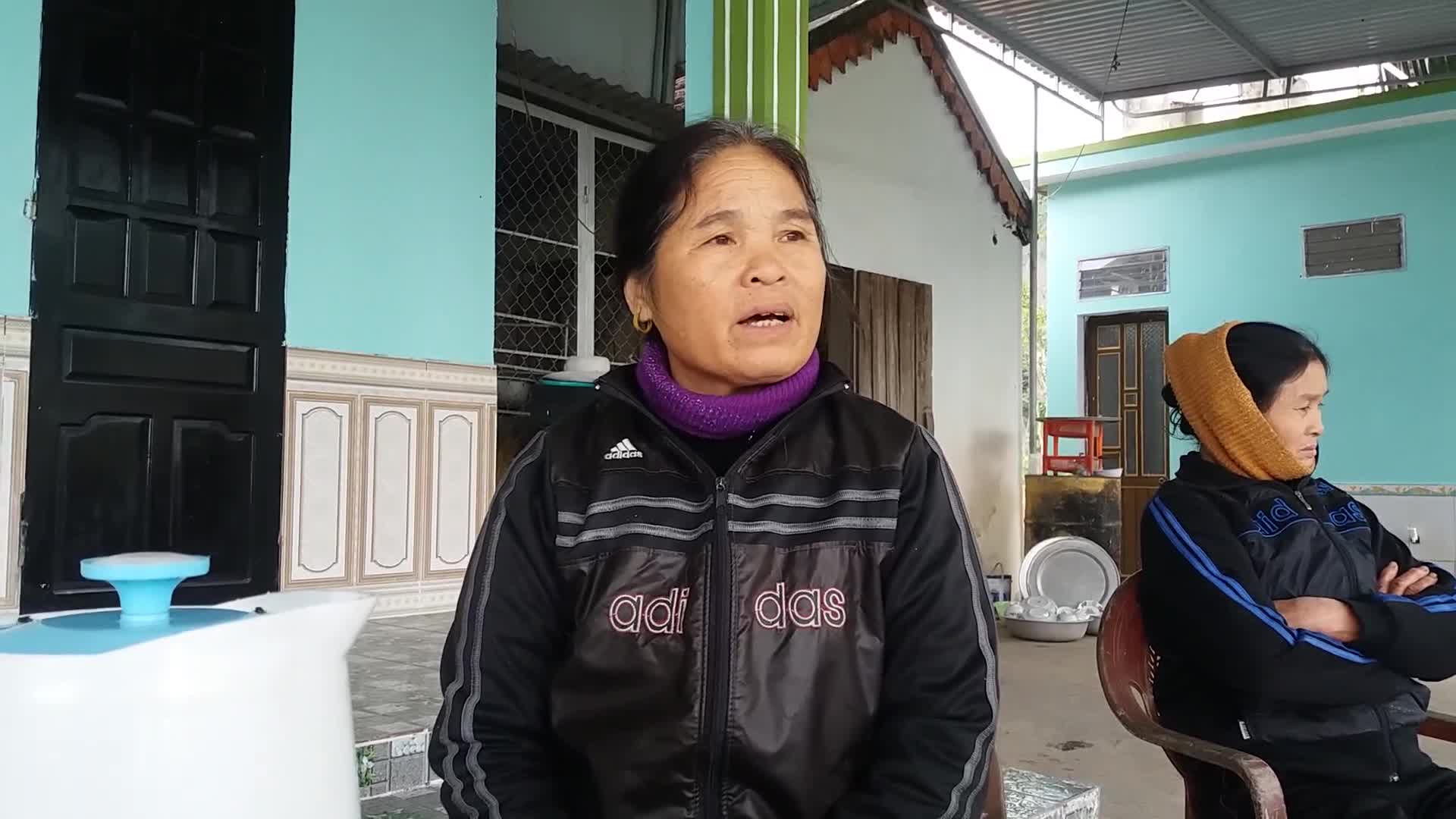 Người mẹ mong chờ tin con sau vụ cháy khiến 6 người thiệt mạng ở Đài Loan