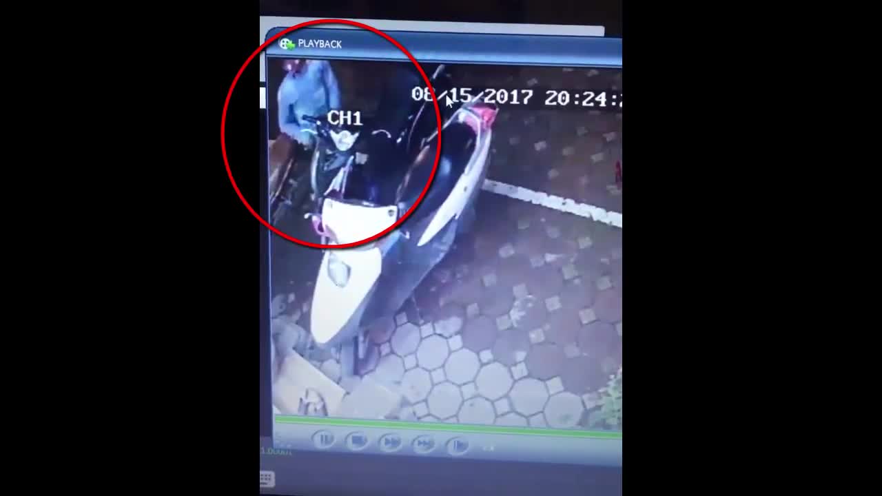 Trộm táo tợn bẻ khóa 'cuỗm' SH trong 20 giây giữa phố Hà Nội