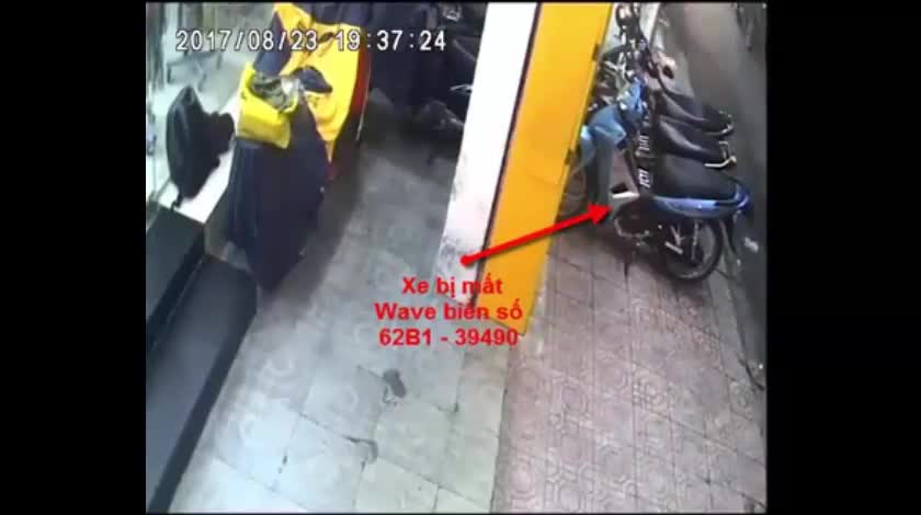 Clip: 6 đối tượng dàn cảnh, trộm xe cực bài bản tại Sài Gòn