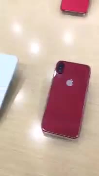 iPhone X bất ngờ xuất hiện màu đỏ tía trước giờ ra mắt
