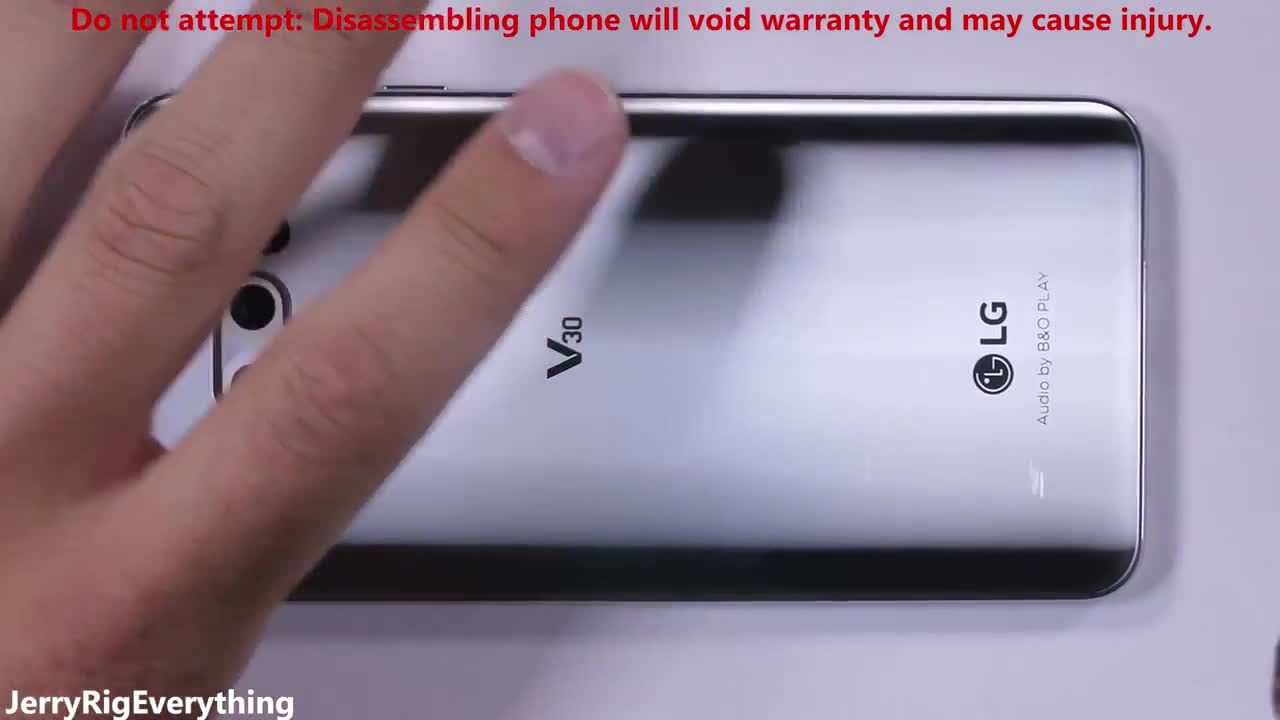 LG V30 bị tháo tung để chứng minh rằng rất dễ sửa chữa