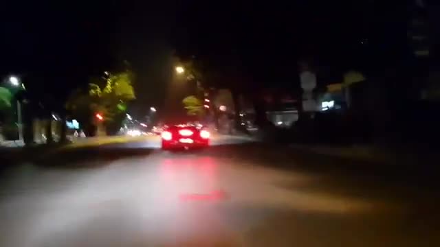 Tuấn Hưng cầm lái siêu xe Ferrari 488 GTB tiền tỷ trên phố Hà Nội
