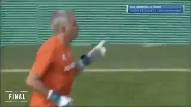 Clip: Màn trình diễn của HLV Mourinho trong lần đầu sắm vai thủ môn