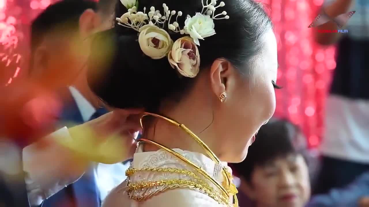 Xôn xao clip cô dâu Hậu Giang đeo hơn 1kg vàng trong ngày cưới