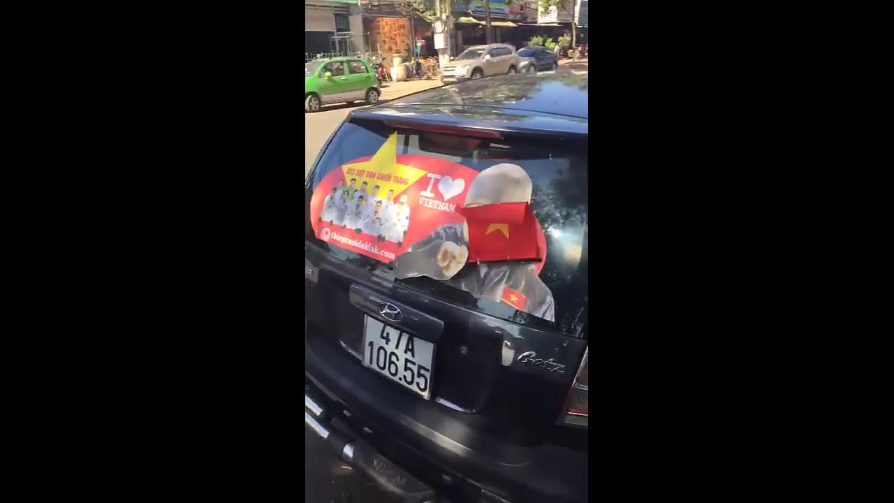 Clip: Những cách trang trí ôtô siêu độc để cổ vũ cho U23 Việt Nam