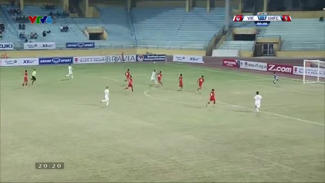 Pha cản bóng xuất sắc của thủ môn Văn Hoàng trước Ulsan Hyundai