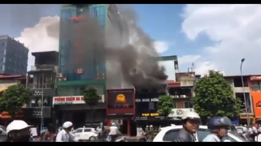 Cháy lớn tại một nhà hàng ăn trên đường Kim Mã