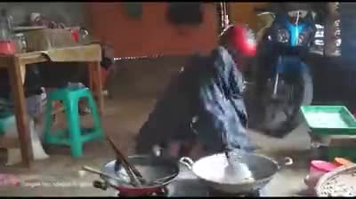 Video: Khi đàn ông vào bếp như đi đánh trận