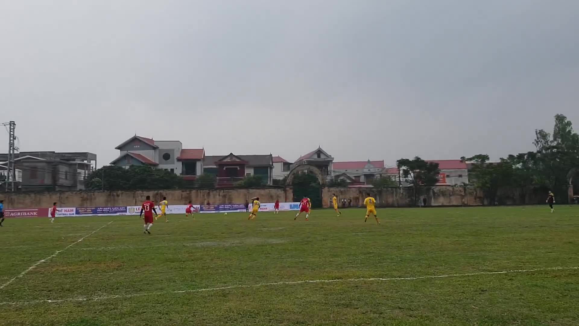 Video: Các cầu thủ đem đến cho người hâm mộ Quảng Bình nhiều pha bóng đẹp mắt