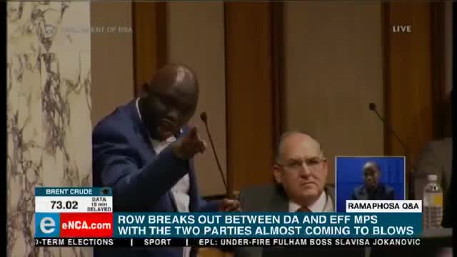 Nghị sĩ Nam Phi lao vào ẩu đả tại cuộc họp của quốc hội