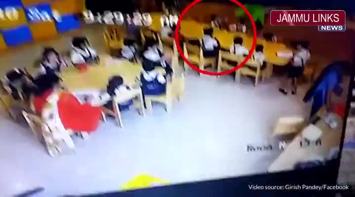 Giáo viên mầm non dán băng dính vào học sinh mất trật tự