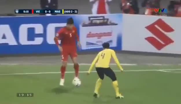 Pha ghi bàn của Anh Đức tung Lưới Malaysia