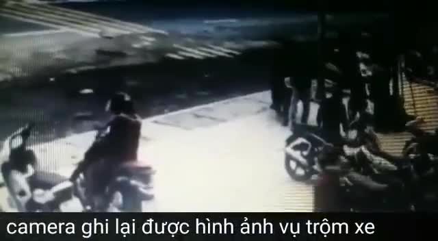 Video trộm xe máy trước ngân hàng tại Hà Tĩnh