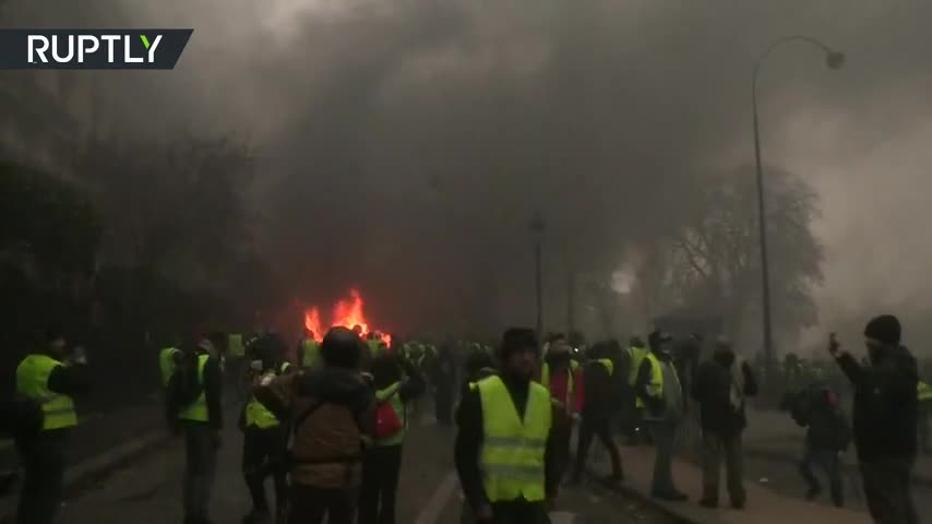 Video: Khói lửa ngút trời ở thành Paris vì cuộc biểu tình nghiêm trọng chưa từng thấy