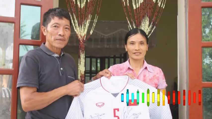 Bố Đoàn Văn Hậu tiết lộ lời hứa của con trai sau khi nhận giải tại Quả bóng vàng Việt Nam 2018