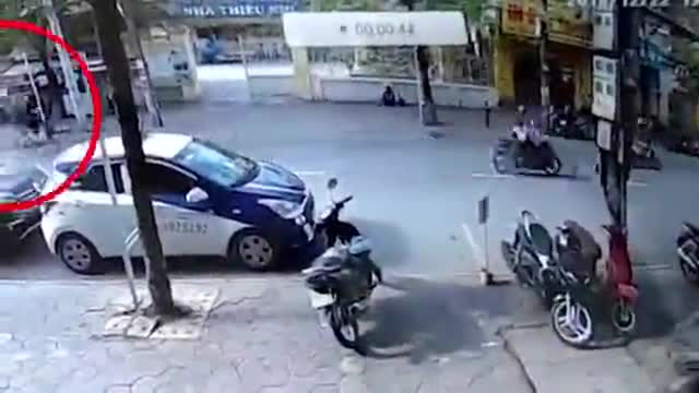 Đi ngược chiều, người đàn ông tông vào xe đạp điện tử vong tại chỗ