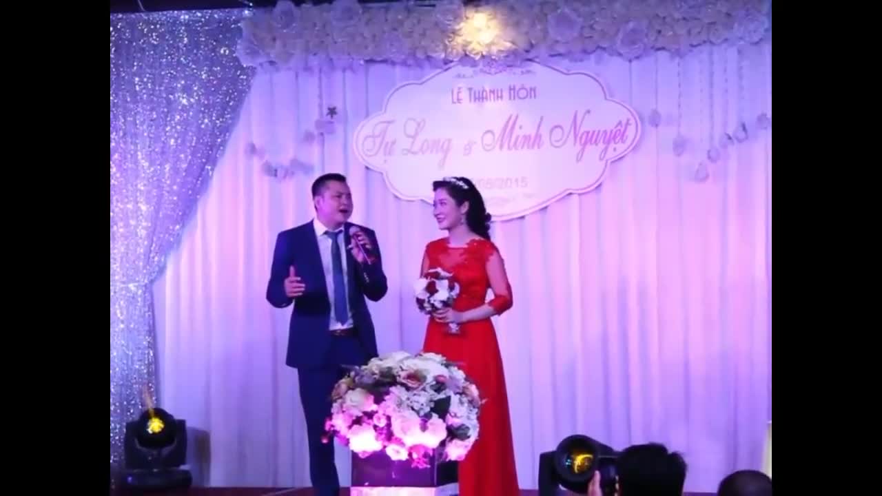 Tự Long hát trong ngày cưới