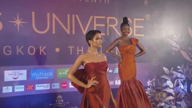 Màn catwalk cực đỉnh của H'Hen Niê ở Miss Universe 2018