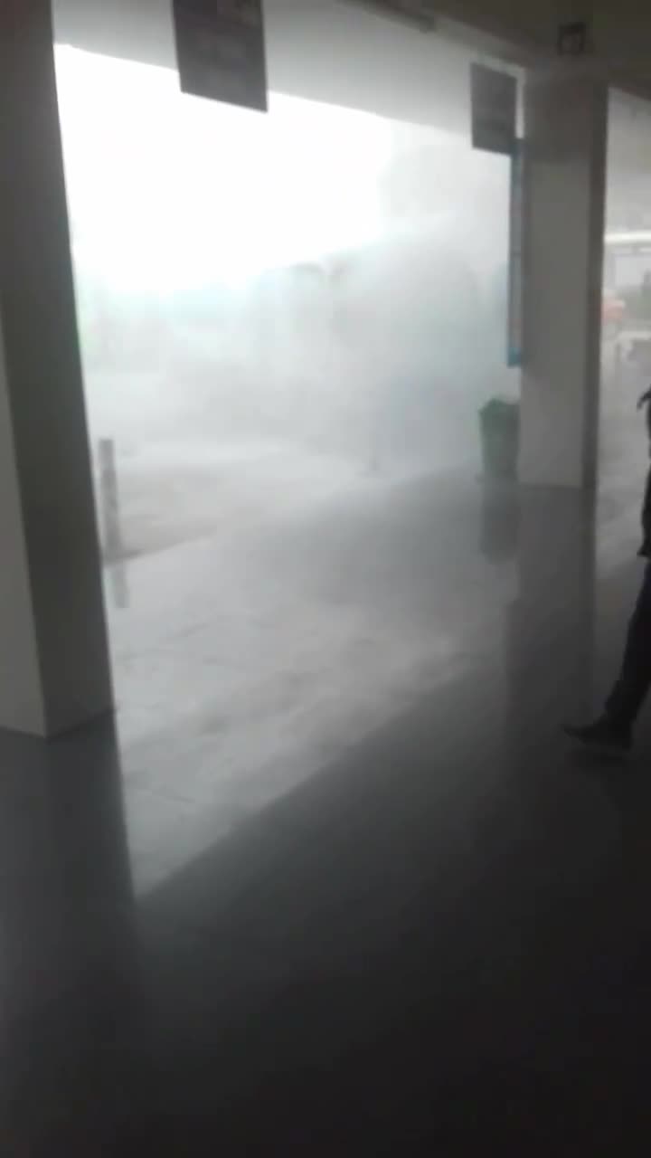 Clip: Cháy xe tại Giáp Bát chiều 29 tết