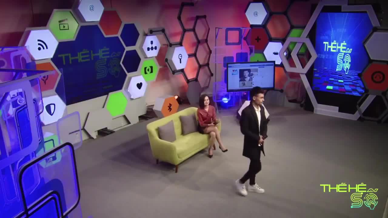 Hiện tượng mạng Hoa Vinh bất ngờ hát live trên sóng VTV