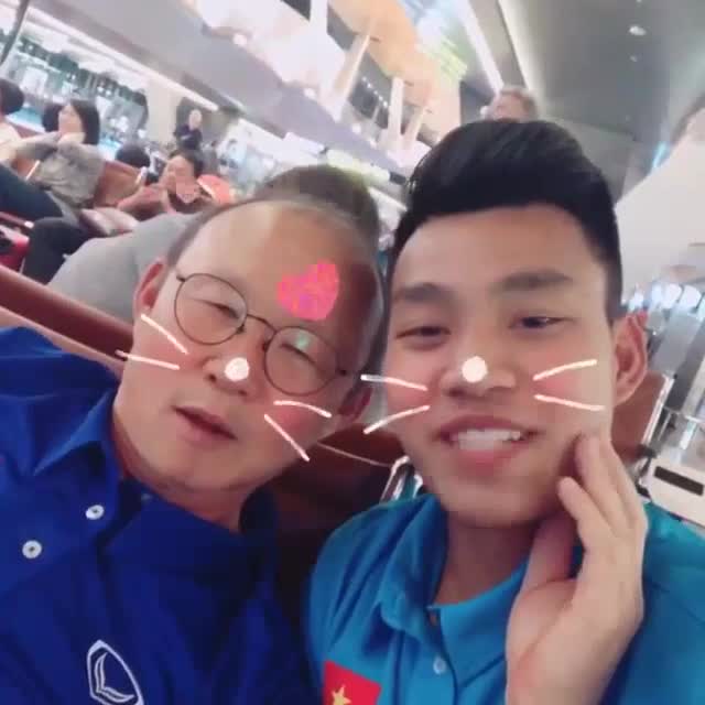 Văn Thanh lầy lội dạy thầy Park nói tiếng Việt: Thanh à, con đẹp trai lắm