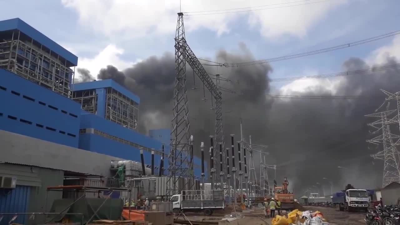 Lửa bao trùm nhà máy nhiệt điện Duyên Hải 3, công nhân đu dây thoát thân