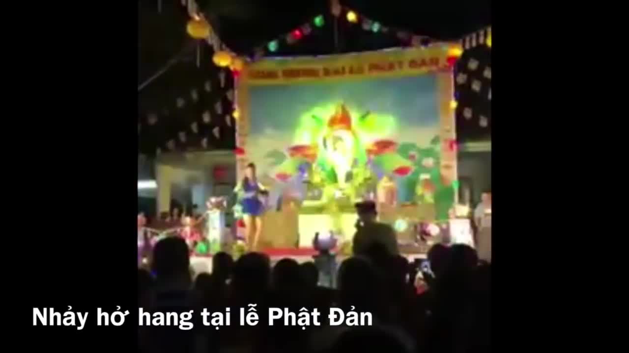 Nhảy sexy tại lễ Phật đản
