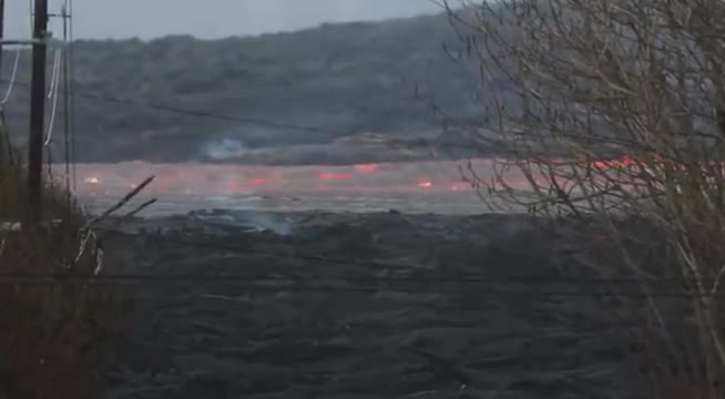Video: Hình ảnh đáng sợ của dòng dung nham núi lửa Hawaii 