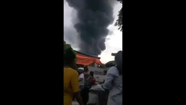 Clip: Cháy chợ ở Sóc Sơn, Hà Nội