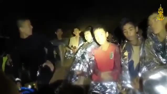 Đội bóng nhí Thái Lan tươi cười dù mắc kẹt nhiều ngày trong hang 