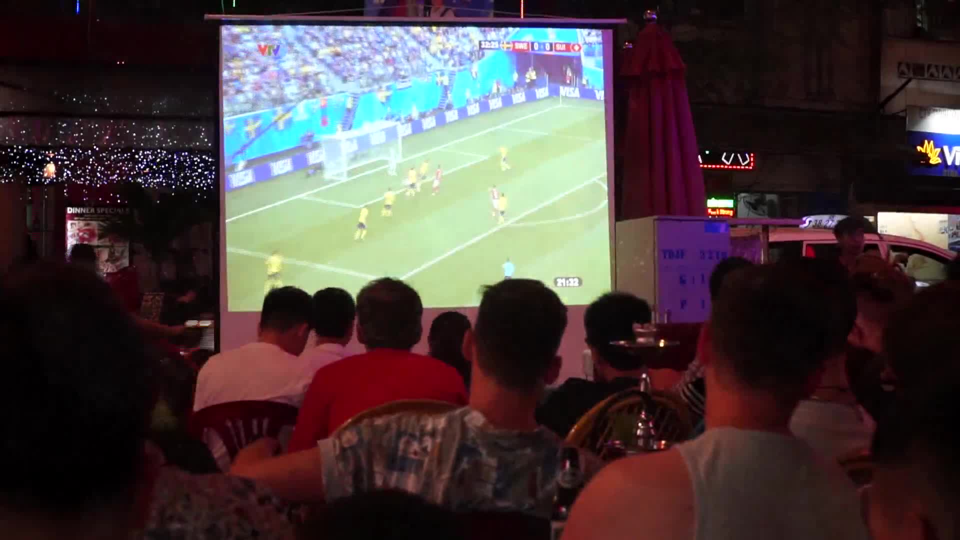 TP.HCM: Dân Tây xem World Cup trên Đất Việt
