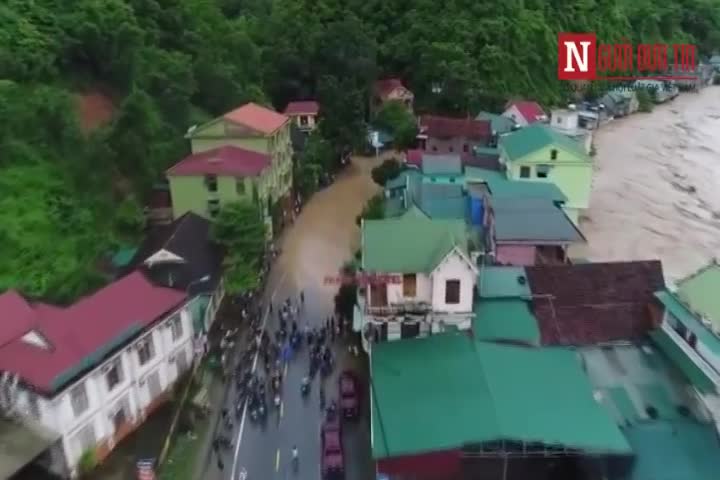 Toàn cảnh huyện miền núi ở Nghệ An chìm trong biển nước từ trên cao flycam