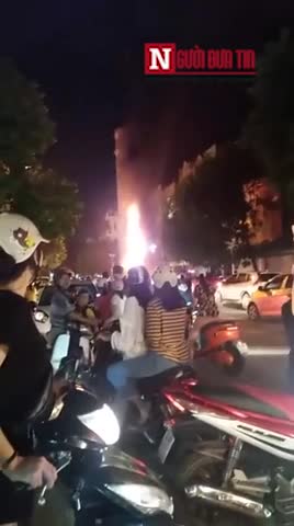 Clip: Lửa đang cháy dữ dội tại đường Lê Hoàn, thành phố Thanh Hóa