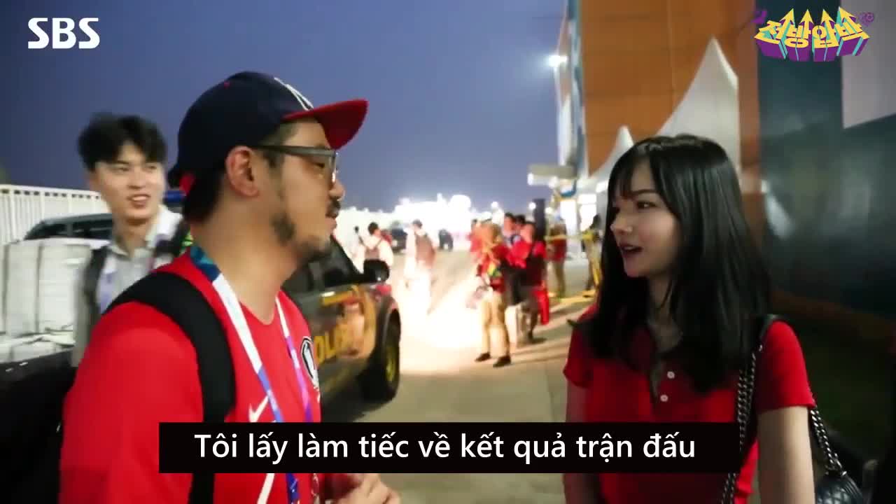 Cổ động viên chia sẻ cảm xúc sau trận tứ kết ASIAD 2018 giữa Việt Nam và Hàn Quốc