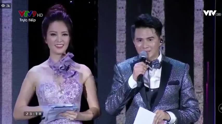 Khoảnh khắc vỡ oà của Trần Tiểu Vy đăng quang Hoa hậu Việt Nam 2018