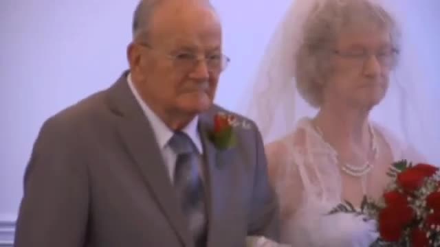 Đám cưới của chú rể 95 tuổi với cô dâu 81 tuổi