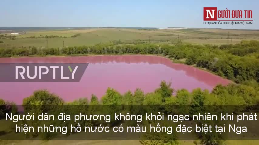 Cận cảnh hồ nước màu hồng gây xôn xao ở Nga