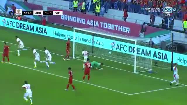Bàn thắng mở tỉ số của Jordan vào lưới Việt Nam