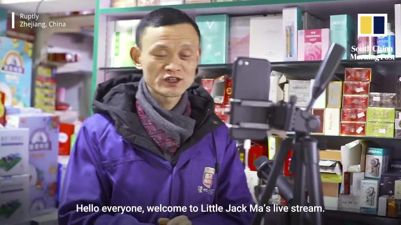 Ông chủ cửa hàng tạp hóa bỗng dưng nổi tiếng sở hữu gương mặt y như Jack Ma