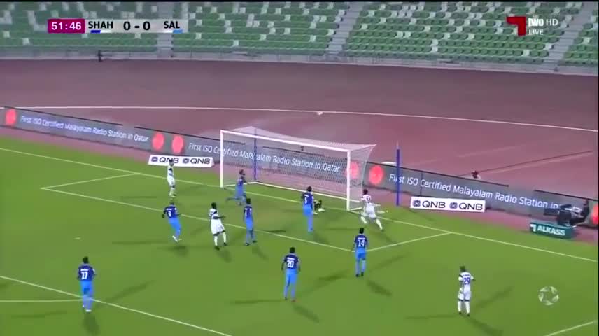 Các cầu thủ của Al Sailiya 3 lần liên tiếp sút trúng khung gỗ