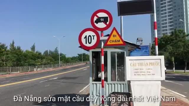 Cận cảnh vá mặt cầu treo dài nhất Việt Nam