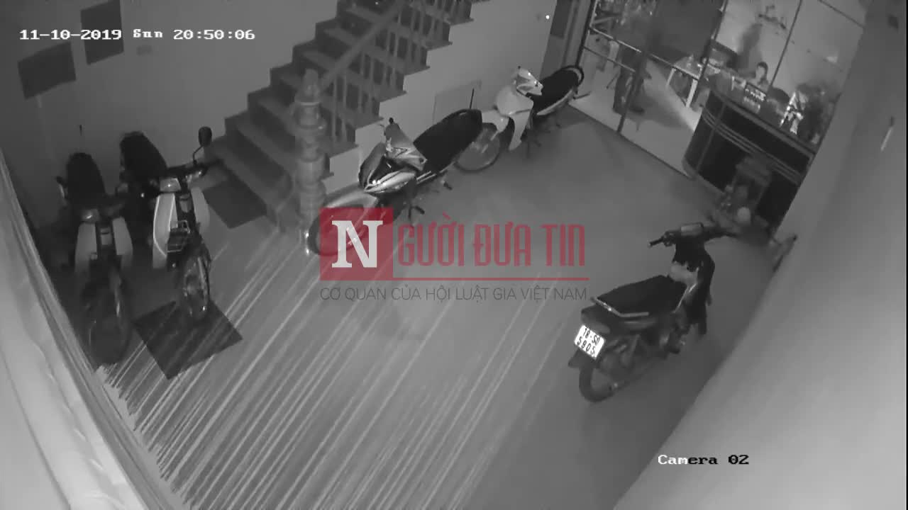 Video kinh hoàng người đàn ông mang dao chém liên tiếp người phụ nữ ở Hà Đông, Hà NỘI