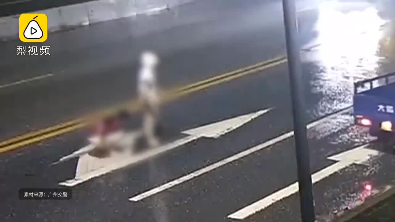 Đứng cãi nhau với bạn trai giữa đường cao tốc, cô gái bị tông tử vong